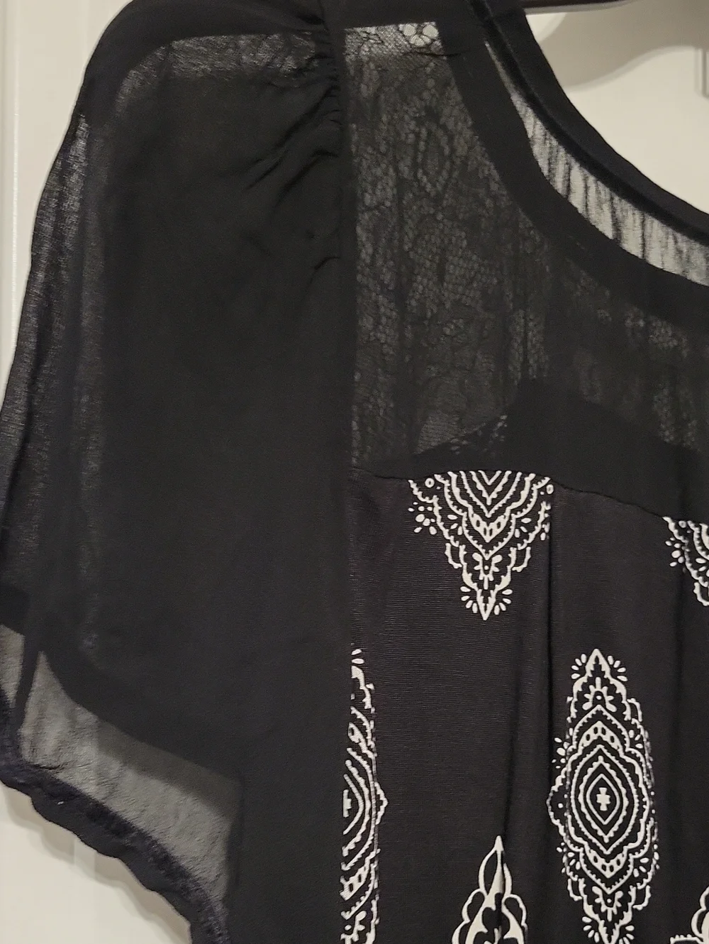 Bila Woman's Lace Top/sleeves & Rayon Blouse. XXL, BLK/CRM, NWT.